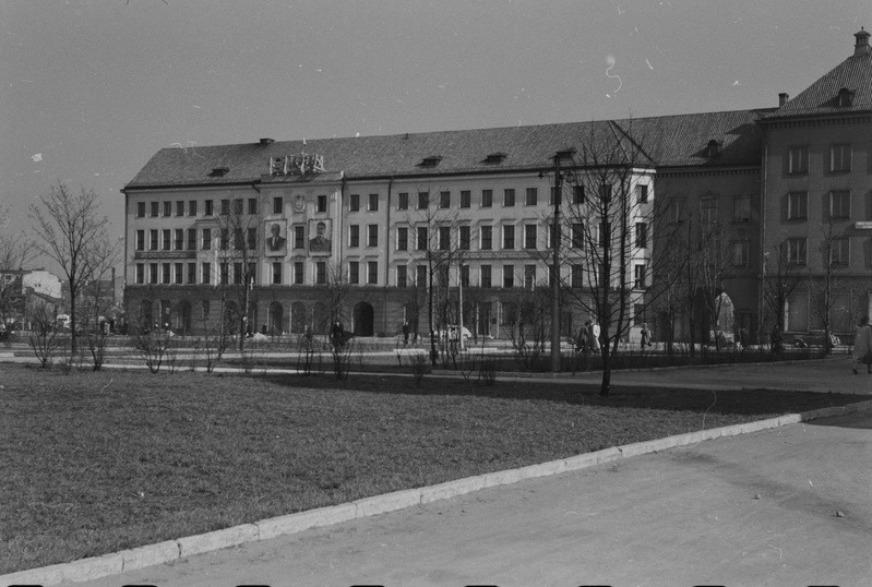 Töörahva püha 1. mail 1953. a-l. Tallinna oblasti komitee hoone Estonia pst.