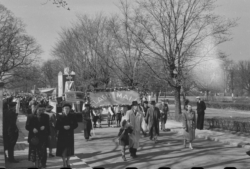 Töörahva püha 1. mail 1953. a-l. Töötajate rongkäik.