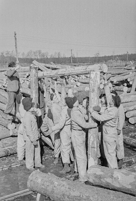 Kaevandus-tööstuskool Kukrusel.  similar photo