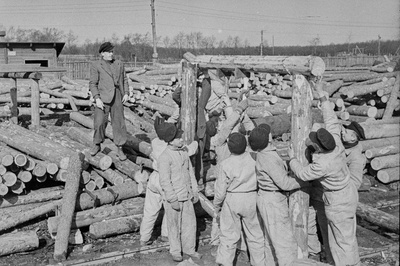 Kaevandus-tööstuskool Kukrusel.  similar photo