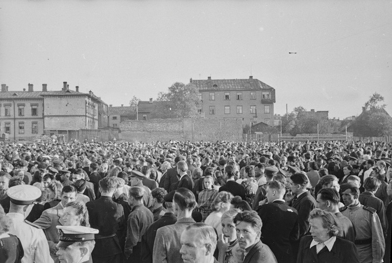 Tallinna uue keskväljaku - Stalini väljaku (Viru Väljak) avamine.