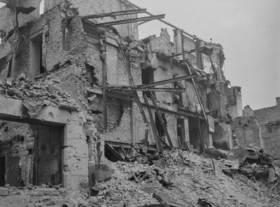 Sõjapurustused tallinna vanalinnas  similar photo