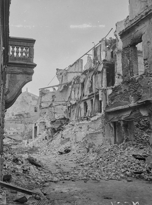 Sõjapurustused tallinna vanalinnas  similar photo