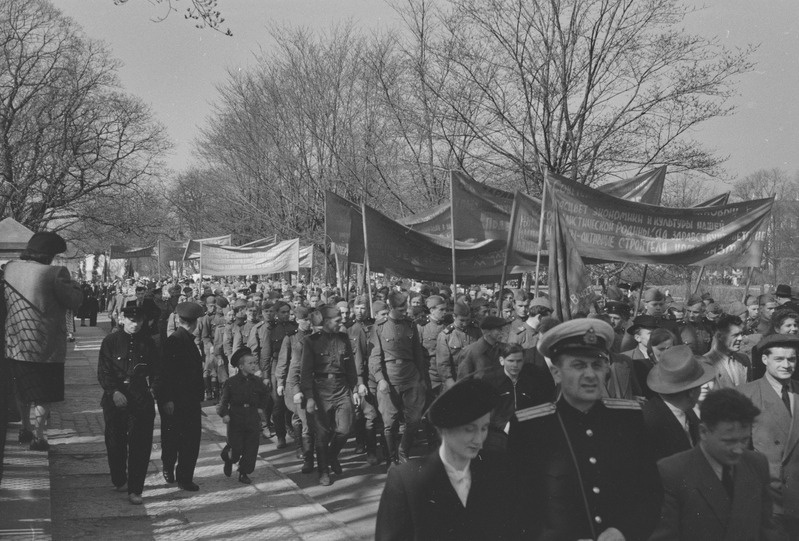Töörahva püha 1. mail 1953. a-l. Töötajate rongkäik.