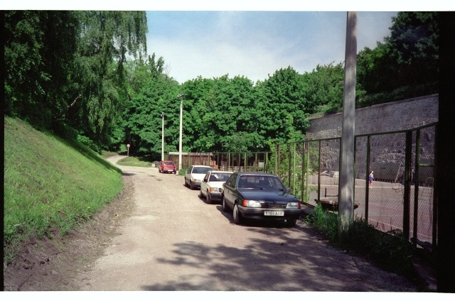 Cars parked next to the tennis courts of Harjuoru