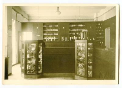 Viljandi linnaapteegi ofitsiin  similar photo