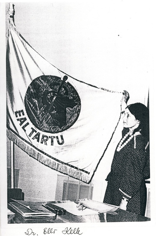 Arst Elli Kelk ja Eesti Arstide Liidu lipp