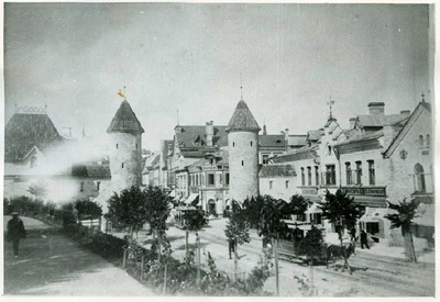 Tallinn, vaade Viruvärava mäele koos Viru värava eelväravaga.  duplicate photo