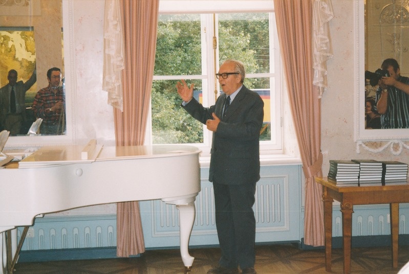 Raamat: H.Palamets "Lugusid toonasest Tartust",  esitlus.