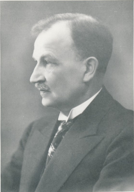 Portree:  Johan Kõpp. Tartu, 1930-1940. 
TÜ rektor aastatel 1928-1937