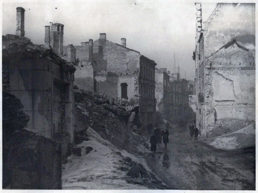 Tallinn, sõjapurustused Harju tänaval.