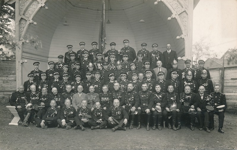 Tartu Vabatahtlik Tuletõrjeühing, tuletõrjujad ühingu 73. aastapäeval. 1937