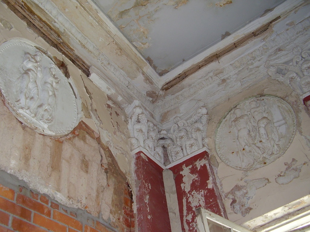 Endise kino Athena hoone (Küütri 1) rekonstrueerimine; seinabareljeefid. Tartu, 2006.