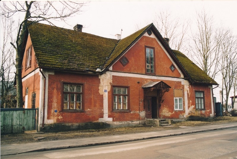 Maja Vaksali 12. Tartu, 2004.