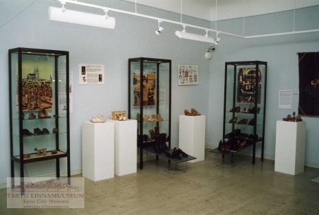 Foto: Tartu Linnamuuseumi näitus "King on surnud, elagu king!" (jalatsid läbi aegade).
Kuraator: Aime Kärner
Foto: Pearu Kuusk