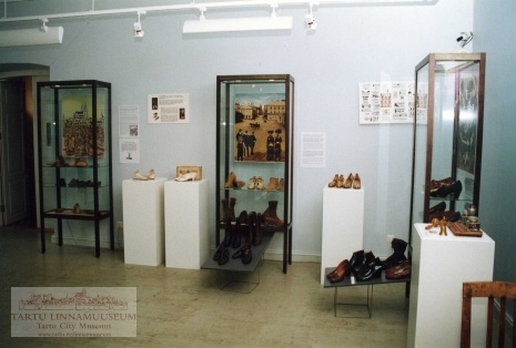 Foto: Tartu Linnamuuseumi näitus "King on surnud, elagu king!" (jalatsid läbi aegade).
Kuraator: Aime Kärner
Foto: Pearu Kuusk