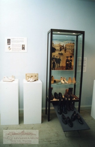 Foto: Tartu Linnamuuseumi näitus "King on surnud, elagu king!" (jalatsid läbi aegade).
Kuraator: Aime Kärner
Foto: Pearu Kuusk