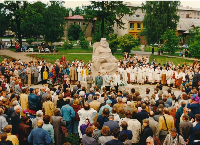 Jakob Hurda ausamba avamine. 
Tartu, Vanemuise park, 1994.