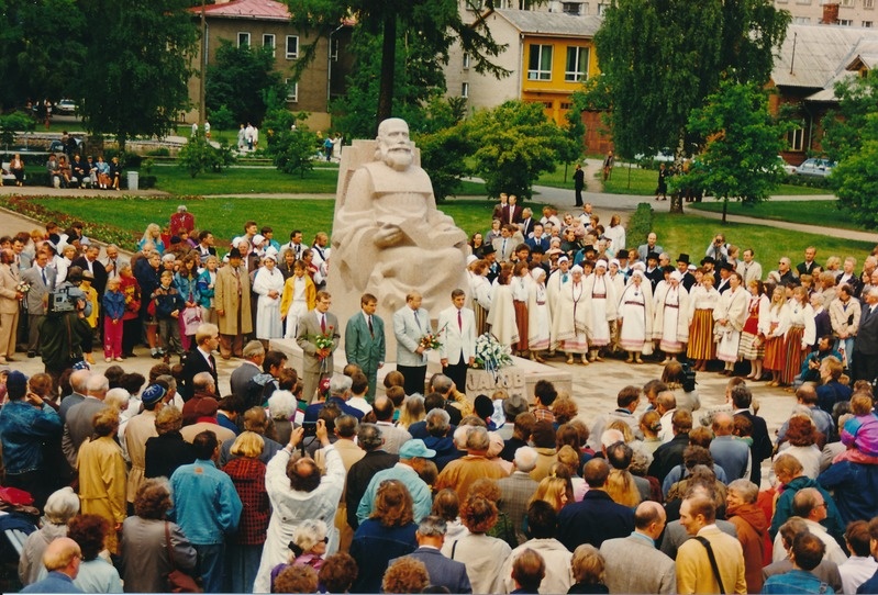 Jakob Hurda ausamba avamine. 
Tartu, Vanemuise park, 1994.
