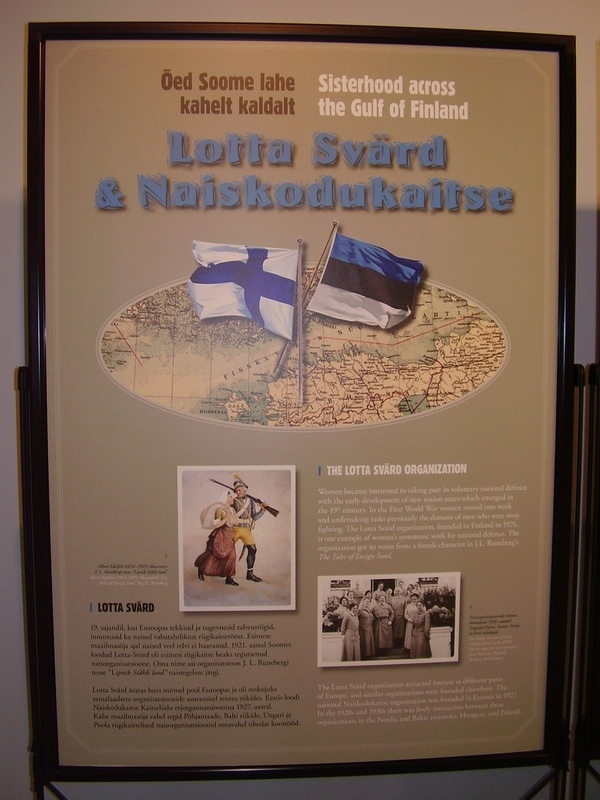 Digifoto.  
Näitus "Õed Soome lahe kahelt kaldalt. Lotta Svärd ja Naiskodukaitse". Tartu, 2007.