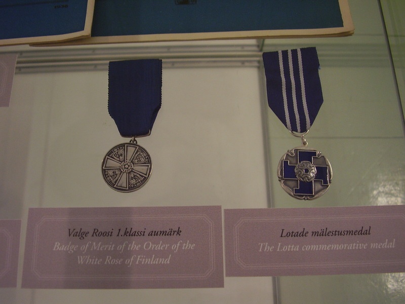 Näitus "Õed Soome lahe kahelt kaldalt. Lotta Svärd ja Naiskodukaitse". Tartu, 2007.