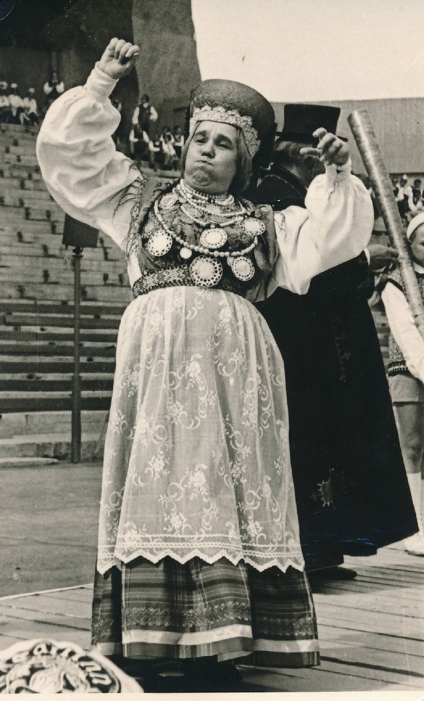 Juubelilaulupidu, esineb Laine Mesikäpp. Tallinn, 1969.