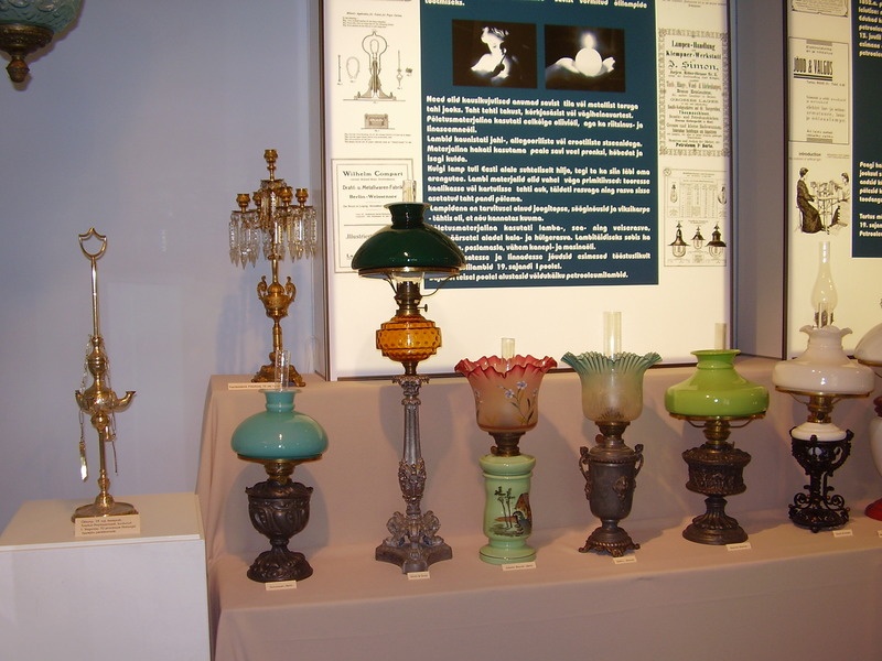 Näitus "Rohkem valgust!" (valgustid läbi aegade). Tartu, 2007.