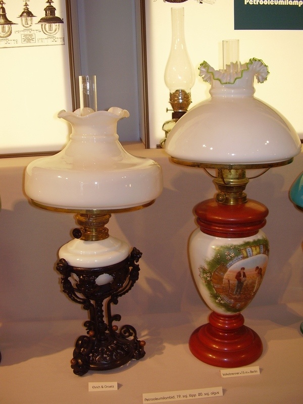 Näitus "Rohkem valgust!" (valgustid läbi aegade). Tartu, 2007.