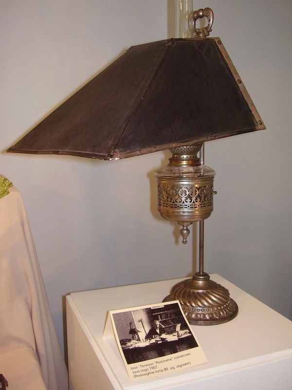 Näitus "Rohkem valgust!" (valgustid läbi aegade). Tartu, 2007.