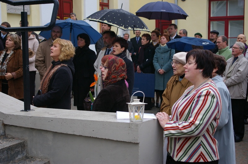 Tartu laulupeomuuseum, avamine. 
Esiplaanil direktor Merike Toomas (triibulises jakis), tema kõrval endine Vanemuise peakunstnik Meeri Säre. 19.10.2007