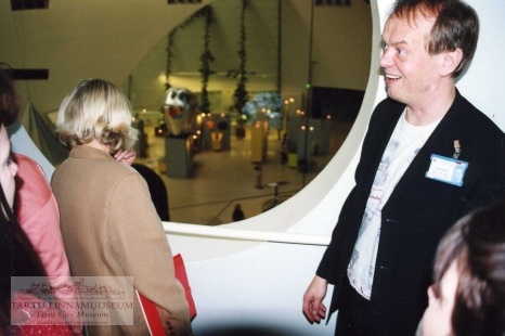 "Heureka" teaduskeskuse püsinäitusel jagab selgitusi Hannu Salmi. Vantaa, 27.11.2002.