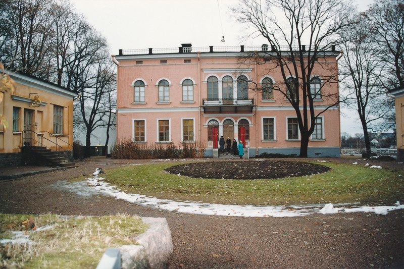 Tartu Linnamuuseum: töötajate õppereis Helsingisse, 26.-28. nov. 2002.
Helsingi linnamuuseumi Hakasalmi villa. Foto: Tiia Reisner.