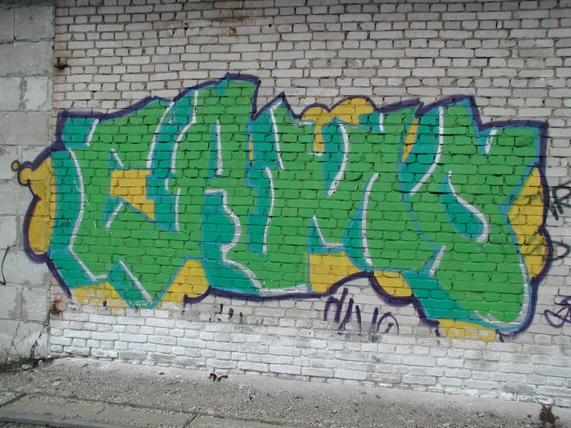 Digifoto. Grafiti, kiri CAMO. Tartu, 2004.