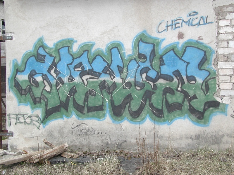 Digifoto. Grafiti; kiri (autor Chemical Factory). Tartu, 2004.