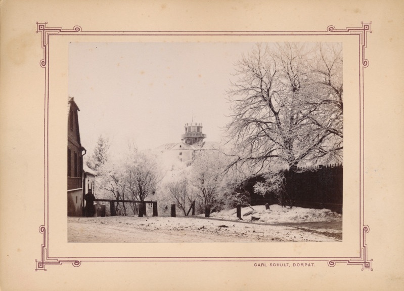 Vaade Tiigi ja Tähe t nurgalt Toomemäe suunas, taga tähetorn. Tartu, 1880-1890.