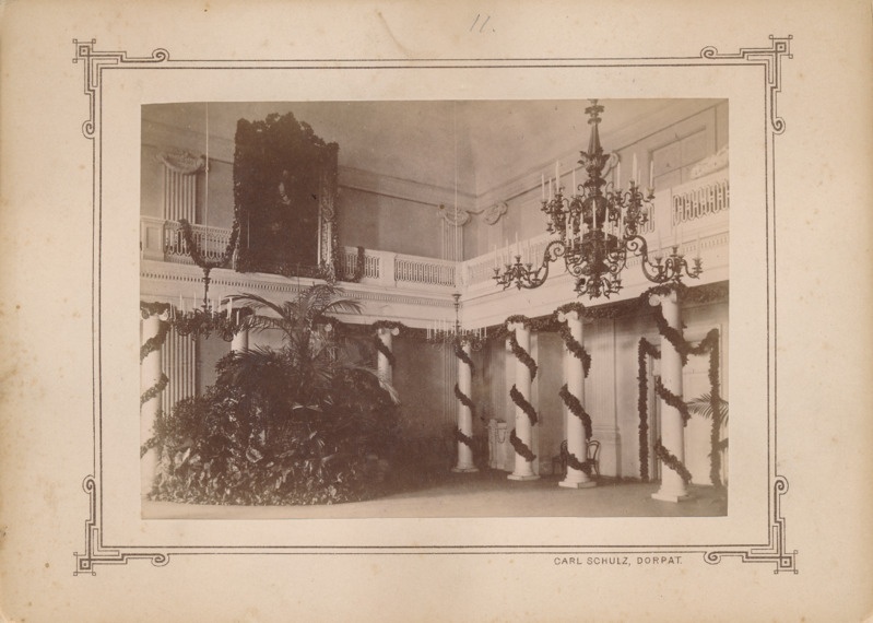Ülikooli aula, rõdu küljes maal tsaarist. Tartu, 1880-1890.