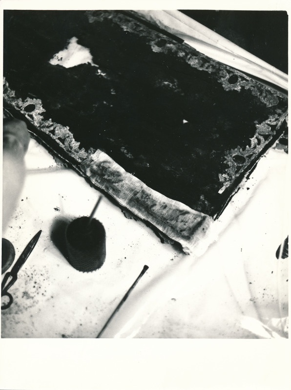 Arheoloogialeid. Tartu Jaani kiriku 1988. a arheoloogiliste uuringute käigus leitud Anna Elisabeth von Münnichi sarkofaagi restaureerimine.