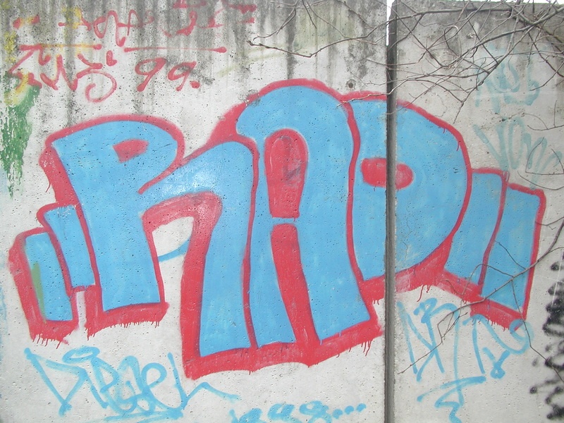 Digifoto. Grafiti avalikus linnaruumis. Tartu, 2004.