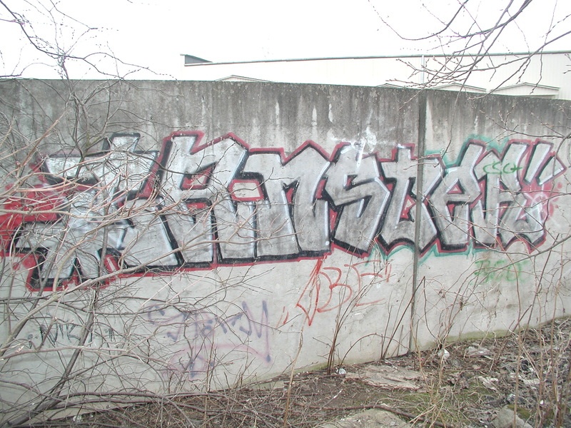 Digifoto. Grafiti avalikus linnaruumis. Tartu, 2004.