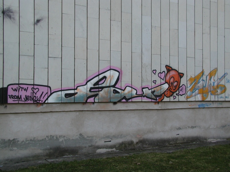 Digifoto. Grafiti avalikus linnaruumis. Tartu, 2004.