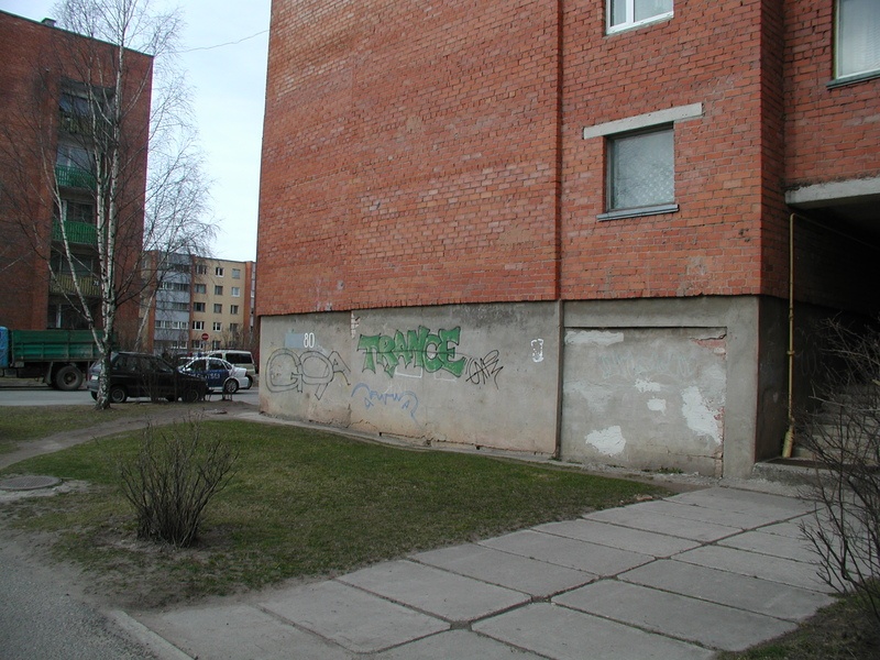 Digifoto. Grafiti avalikus linnaruumis. Tartu, 2004.