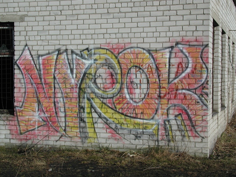 Digifoto. Grafiti avalikus linnaruumis. Tartu, 2004.