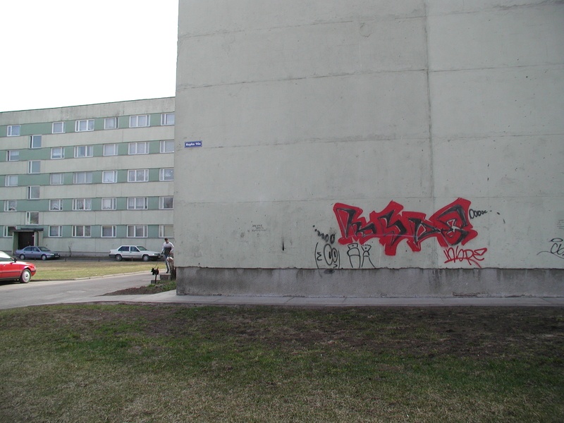 Digifoto. Grafiti avalikus linnaruumis. Tartu, 2004.