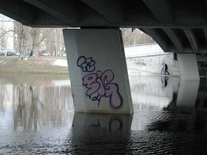 Digifoto. Grafiti avalikus linnaruumis. Tartu, 2004.