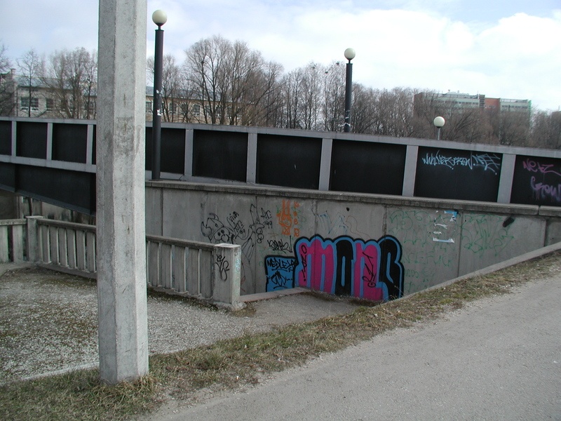 Digifoto. Grafiti avalikus linnaruumis. Tartu, 2004.