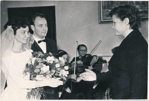 Tartu Linna Perekonnaseisuaktide Büroo. Pulm, abielu registreerimine, paremal juhataja Ilme Toots. 1960