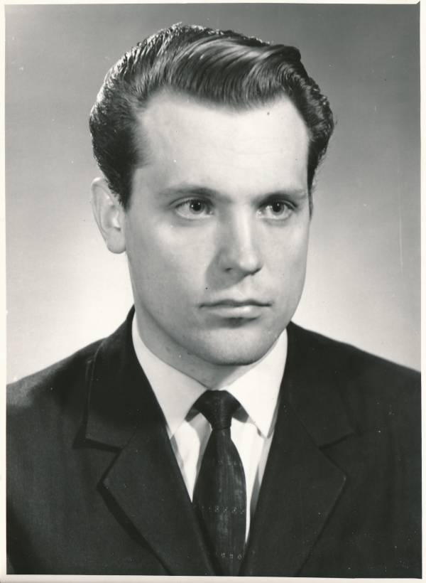 Portreefoto. Vello Peedimaa (sünd. 1949), majandusteadlane. 1970ndatel.