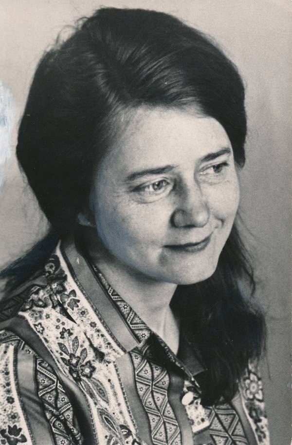 Portreefoto. Tekstiilikunstnik Hilja Hollas. Tartu, 1970ndatel.
