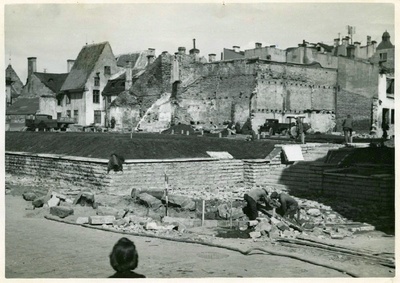 Tallinn, Harju tänava haljasala rajamine.  similar photo