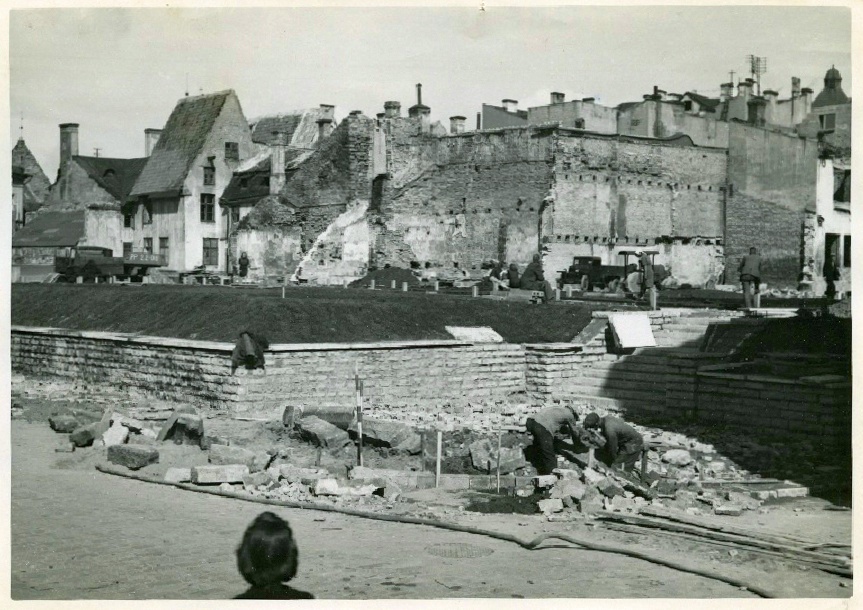 Tallinn, Harju tänava haljasala rajamine.